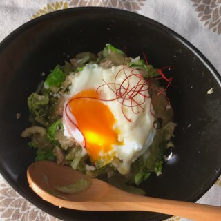 ◉簡単丼もの◉白菜とツナ缶炒めの卵落とし丼